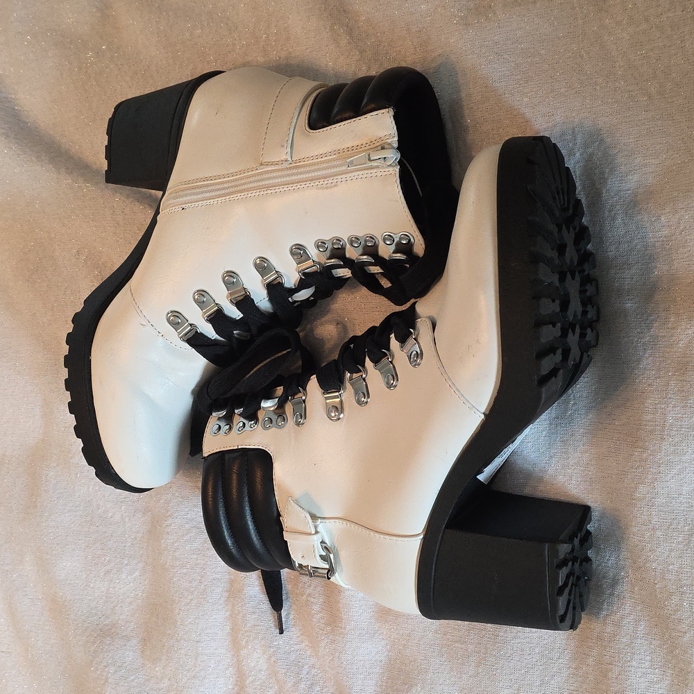 Mia Annamaria White Edgy Chunky Combat Ankle Boots 8.5